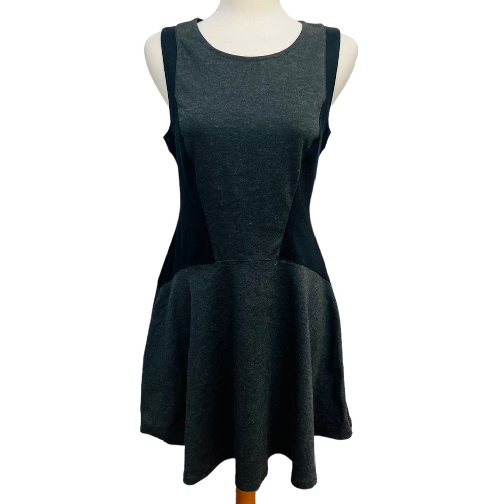 Mossimo Fit and Flare Gray and Black Stretch Sleeveless Dress Women’s Medium